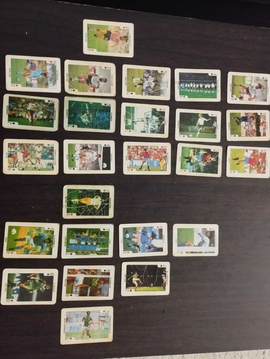 Колекция от стари ретро карти с футболисти от миналото
