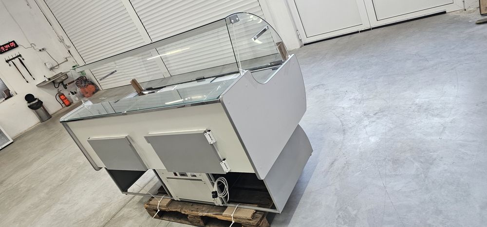 Хладилна витрина 180х90