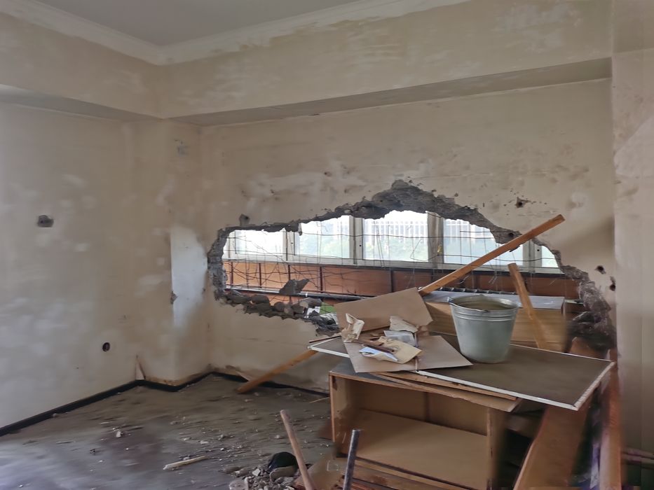 Демонтаж квартир и домов качественно и быстро чистка краски и обой