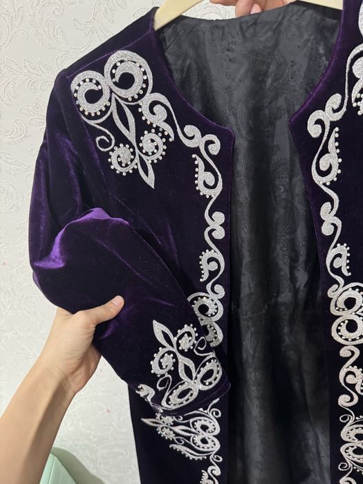 Камзол кажекеймен сатылады.