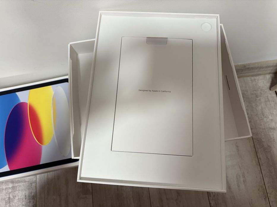 Cutii iPad generatia 10