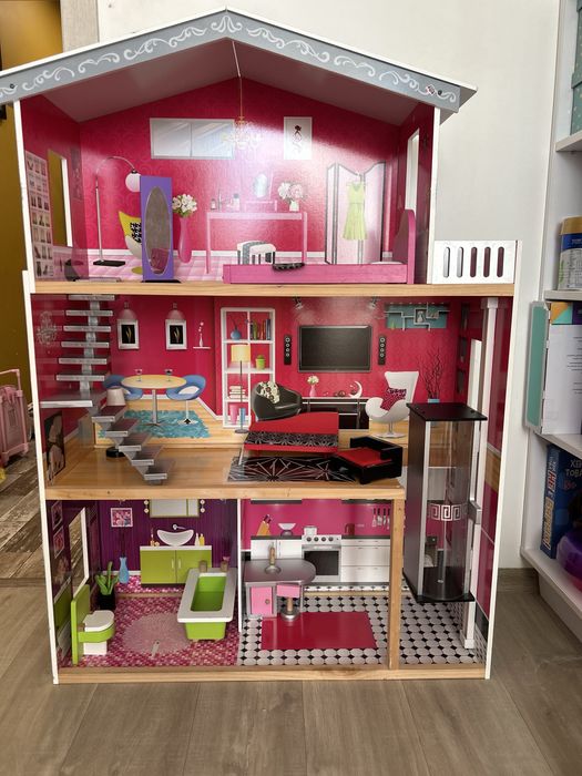 Къща за Барби кукли