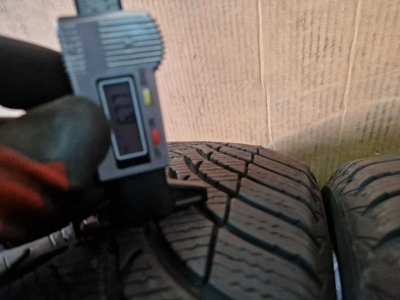 4 Michelin R17 215/60
зимни гуми DOT1118
