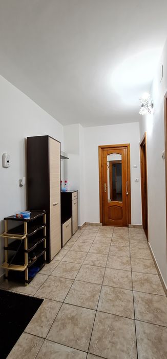Ap. 2 camere zona Spital si Sc. 2 cu loc de parcare