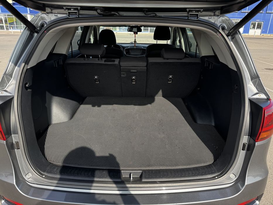 Продам автомобиль Kia Sorento