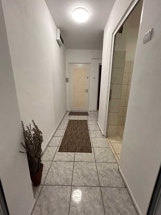 Închiriez apartament