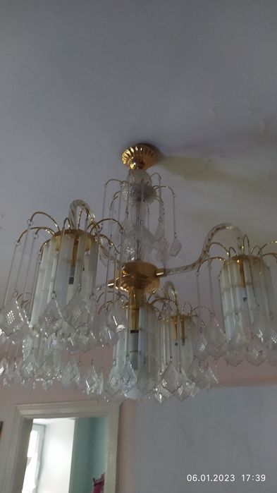 Продам люстру и бра в хорошем состоянии по 5000.
