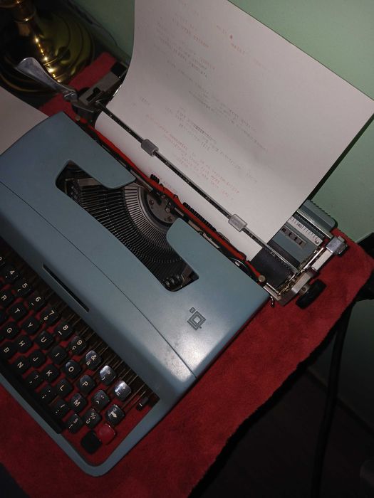 Италианска пишеща машина Olivetti Lettera 32
