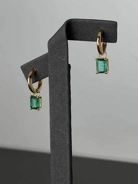 Золотые серьги с изумрудами  1,95 карат