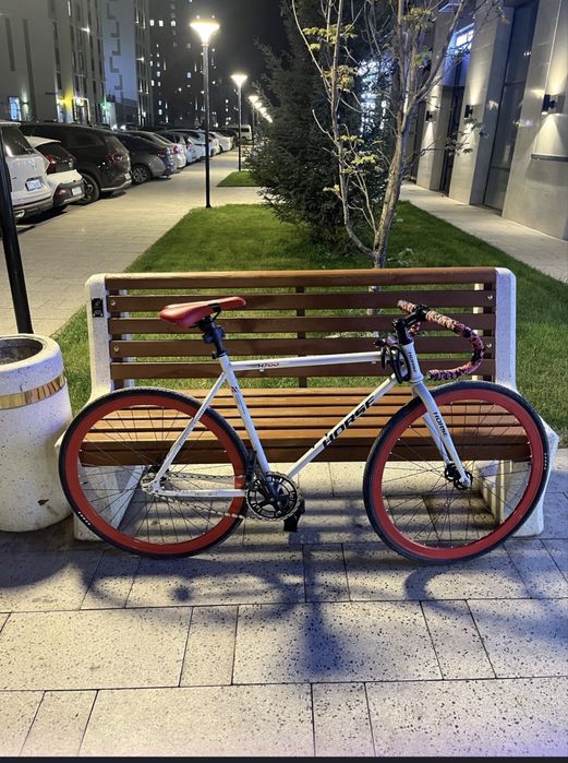 Фикс хорс с гараний