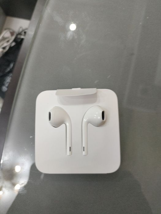 Продам наушники для айфон