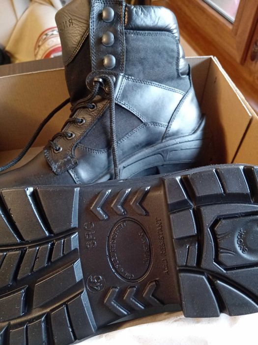 Мъжки боти и обувки