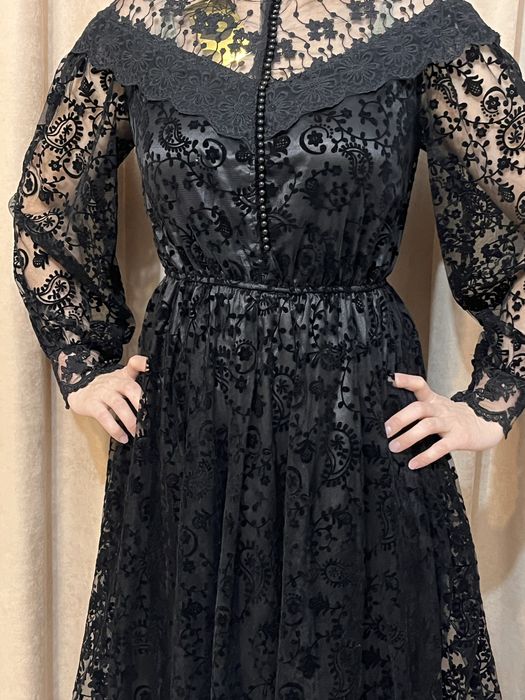 Продам новые платья