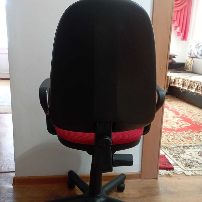 Стул офисный компьютерный