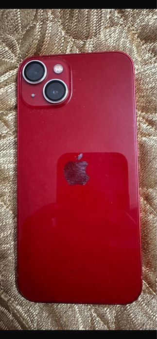 iPhone 13 красный