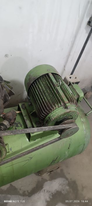 Kompressor 360/220 ideal holatda