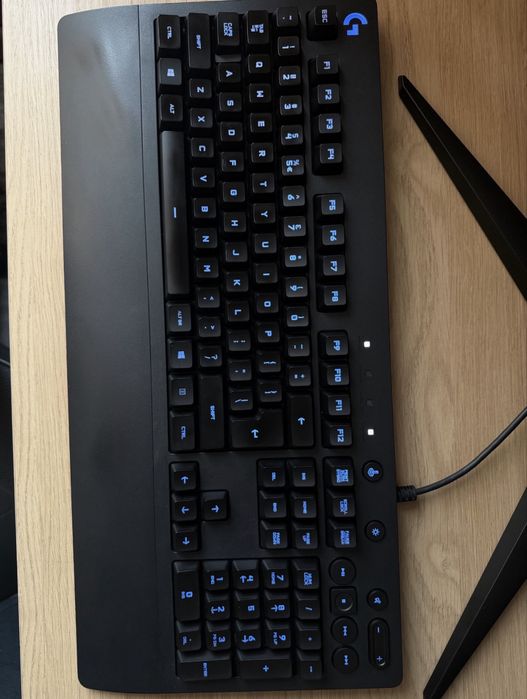 Клавиатура Logitech G213