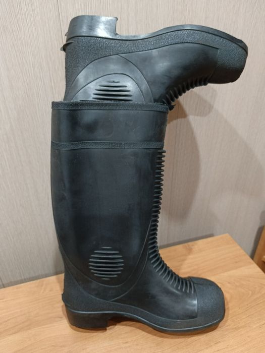 Продам ботинки Фабричные