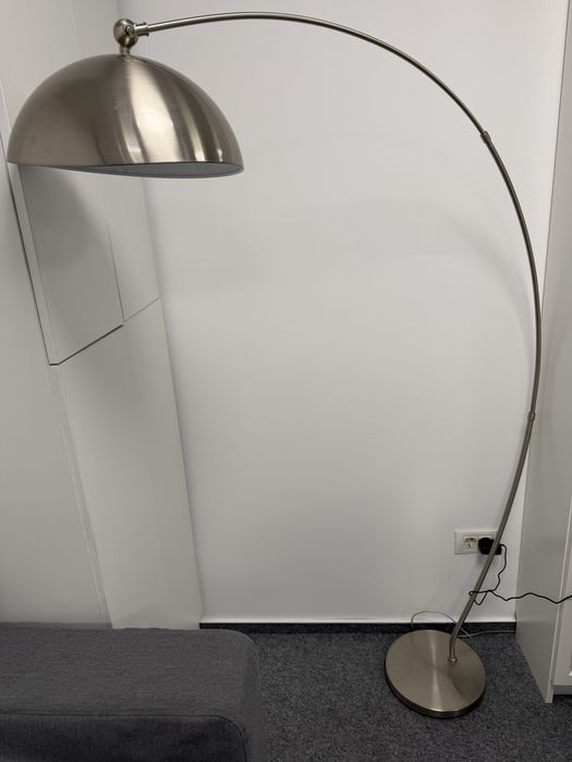 Lampă de podea modernă cu braț arcuit – 300 lei