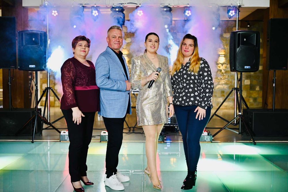 Dj solistă Nuntă Botez Foto-Video Selfie360 Cabină foto Fum greu Bacău