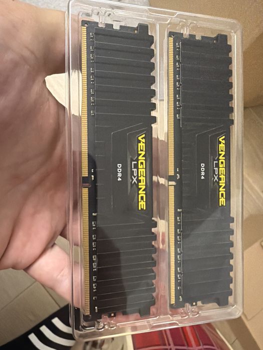 Corsair vengance lpx 2x8GB 2666mhz