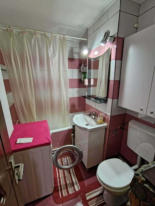 Apartament 2 camera INDEPENDENȚĂ TOTALĂ! Centrală proprie + apă rece trasă separat – Apartament renovat, acoperiș nou 2024, lângă Muntele Prang