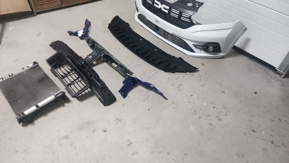 Bara fata,  trager , ochelari faruri , volet , radiator Logan 2022