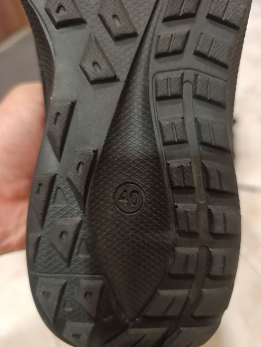 Продам кроссовки мужские