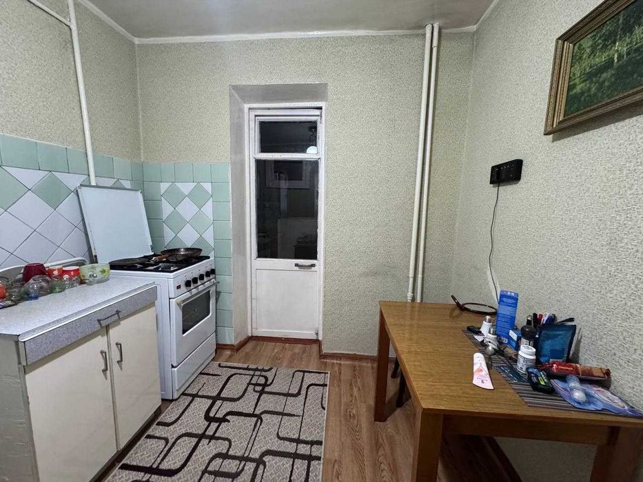 м.Буюк Ипак Йули чайхана Салом 2-комн 3/5 55 м² кирпич 2х6 м средняя