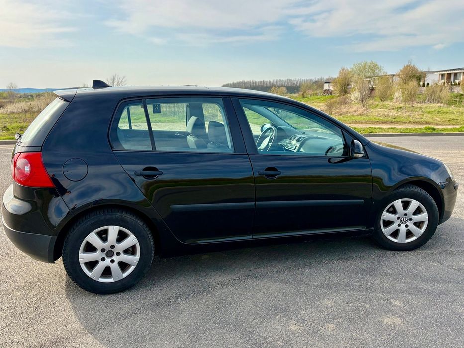 Volkswagen Golf Vând Volkswagen Golf MK5, an fabricație 2004, motorizare 1.6 FSI (benz