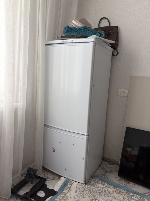 Продам холодильник 40000твс уступлю