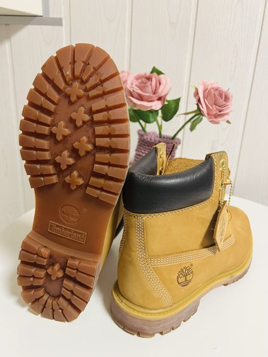 Timberland 6-inch premium дамски боти естествен набук