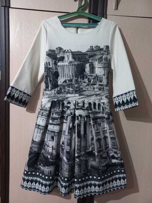 Продам нарядные платья на девочку