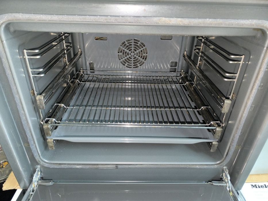 Фурна с керамичен плот Siemens - HE63AB510 Пиролиза.