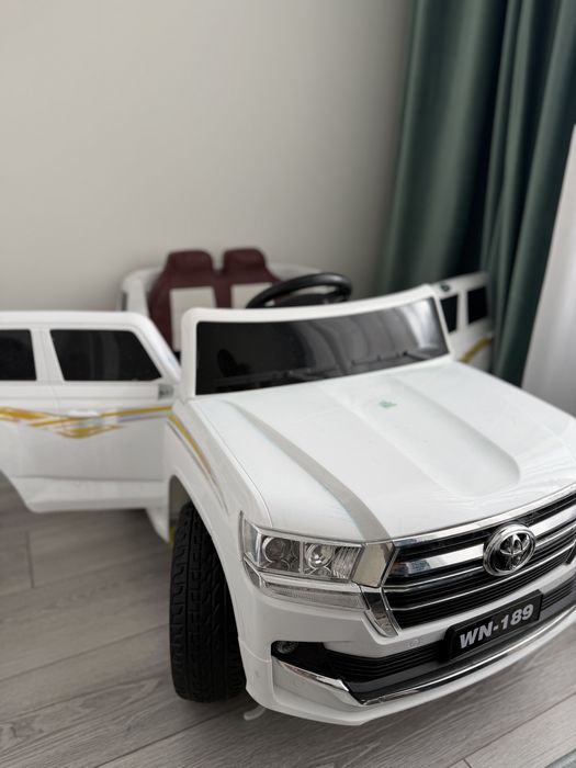 Детский электромобиль