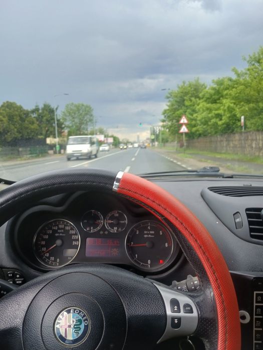 Vând Alfa Romeo 147