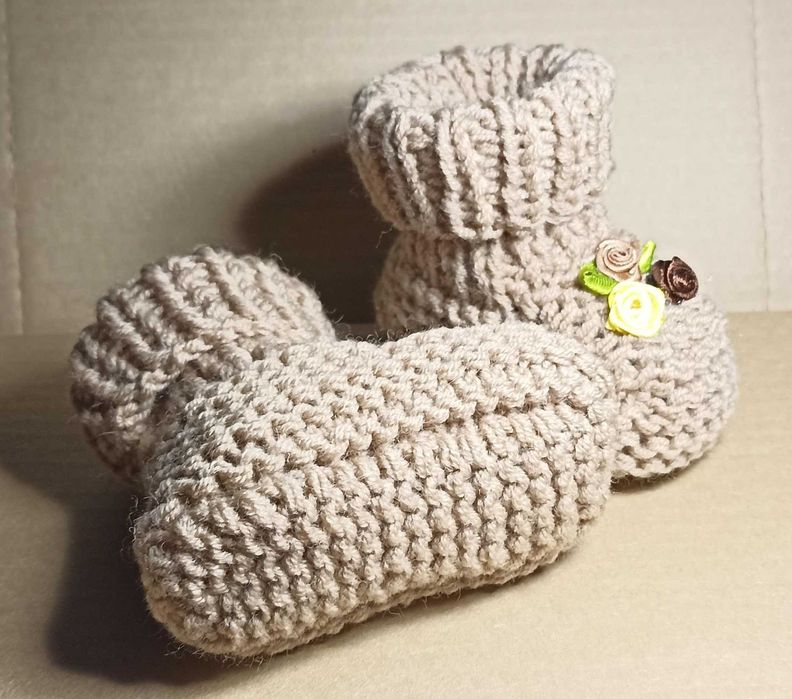 Вязаные пинетки для малышки