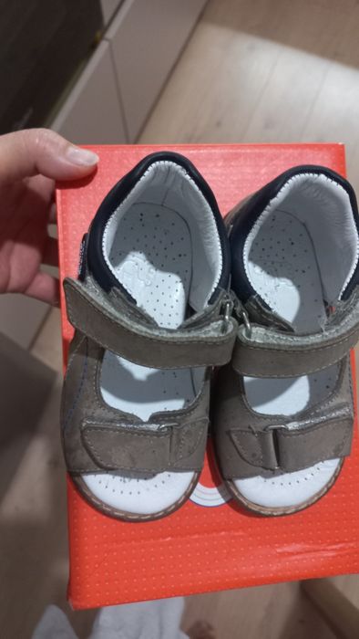 Продам сандали для мальчика