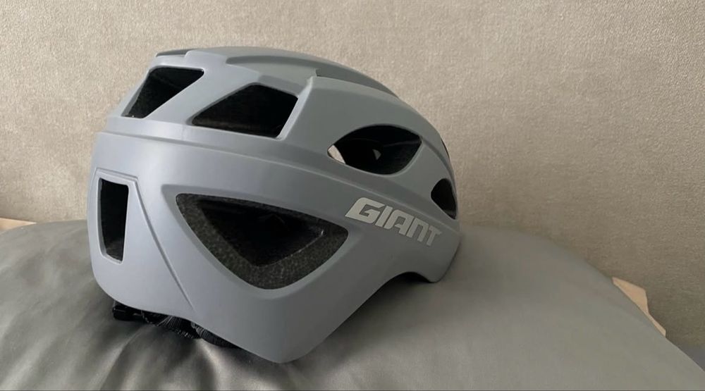 Велосипедный шлем Giant