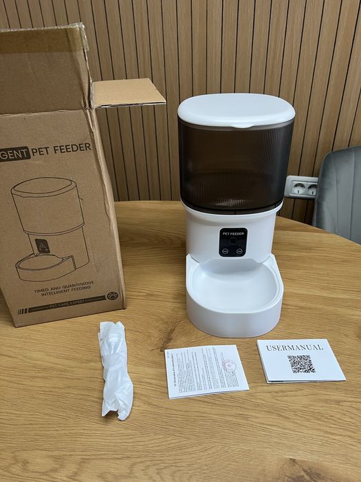 Hranitor inteligent cu camera pentru pisici si caini NOU