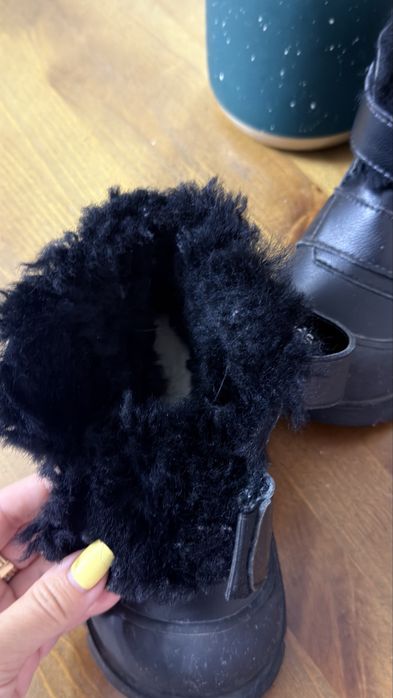 Продам детские зимние натуральные  угги