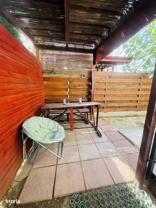 Vand apartament cu curte, metrou Dimitrie Leonida