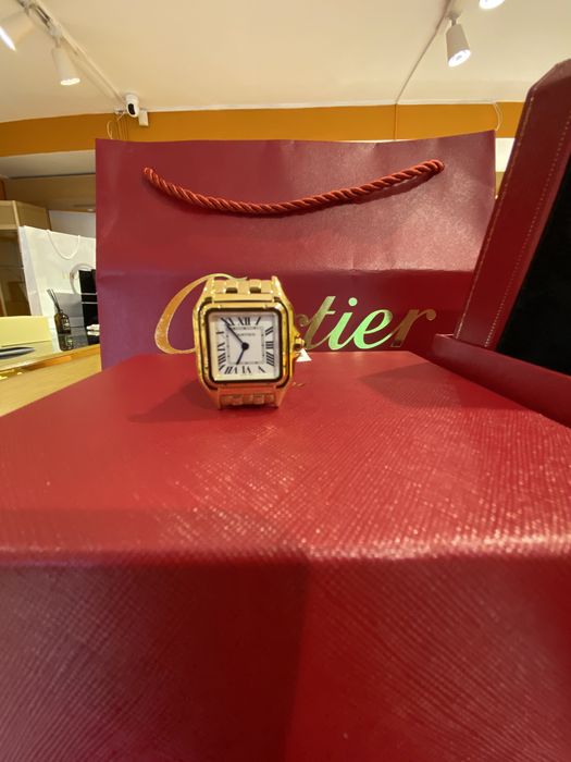 Женские часы Cartier