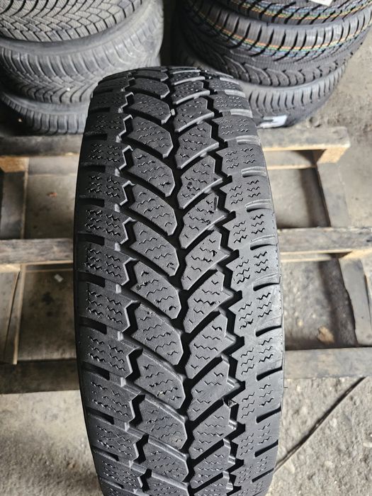 1 anvelope iarna 225 75 16C Petlas