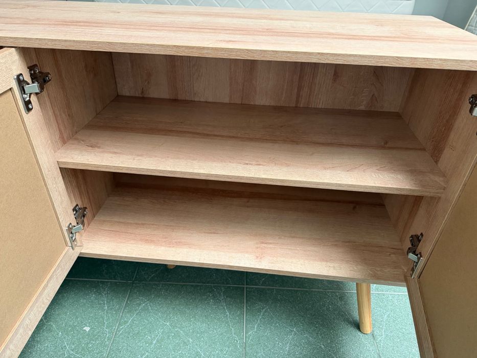 Бюфет 3 врати цвят топъл дъб не използван