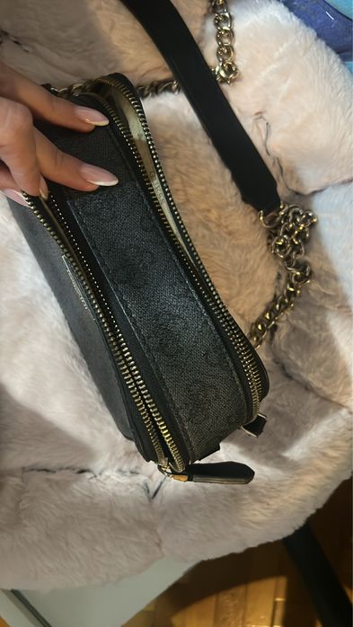 Дамска чанта на guess