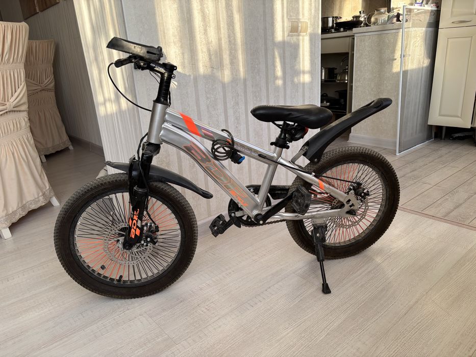 Продам детский велосипед 8–13 лет