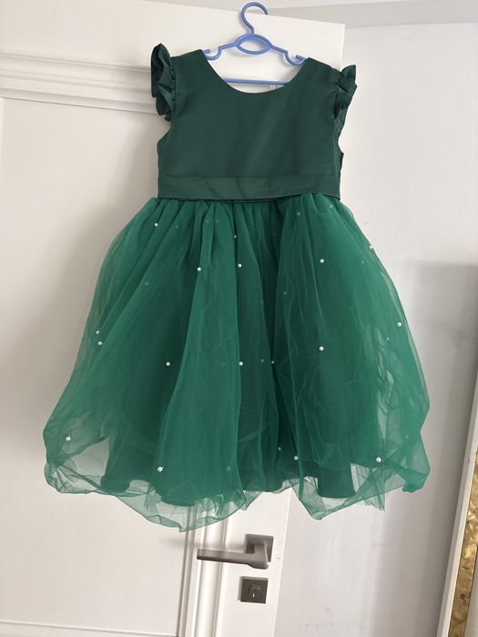 Нарядное платье на 7-8-9 лет.