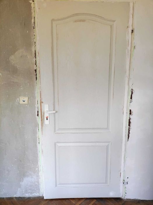 Продавам интериорна врата (крило) от панелен апартамент