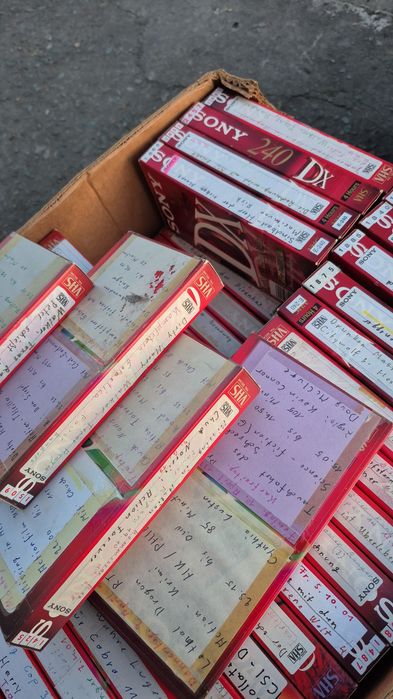 Vând lot 25 casete video VHS originale Sony, 240 minute cu filme

- 5